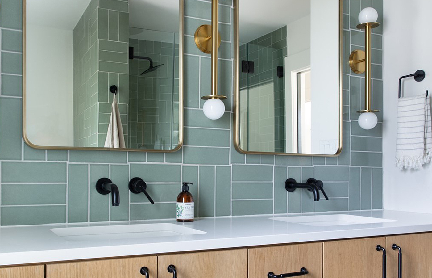 PONTE AUDAZ CON TU BAÑO CON ACCESORIOS EN NEGRO MATE