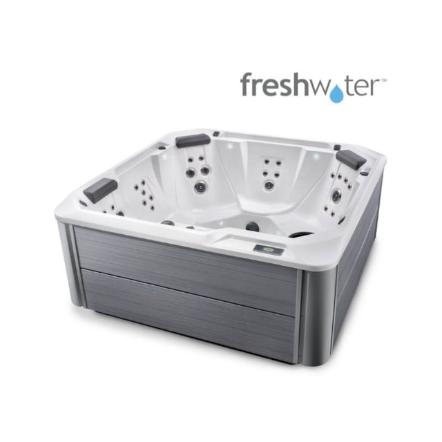 Nuevo Spa Relay, ahora compatible con el sistema salino FreshWater®, que te permite pasar menos tiempo en mantenimiento y más tiempo relajándote.